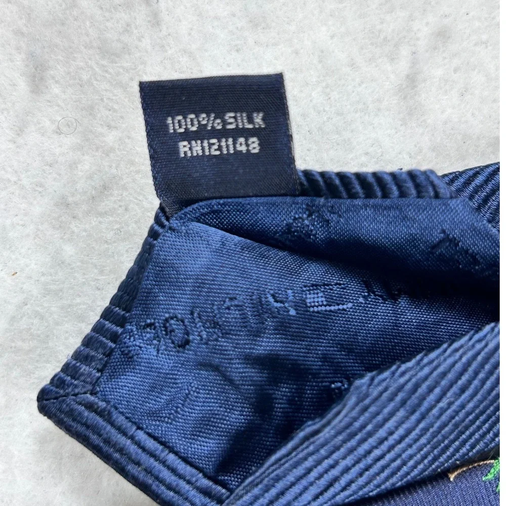 Tommy Hilfiger Mens Navy Blue Silk Palm Tree Tropical Necktie RN121148